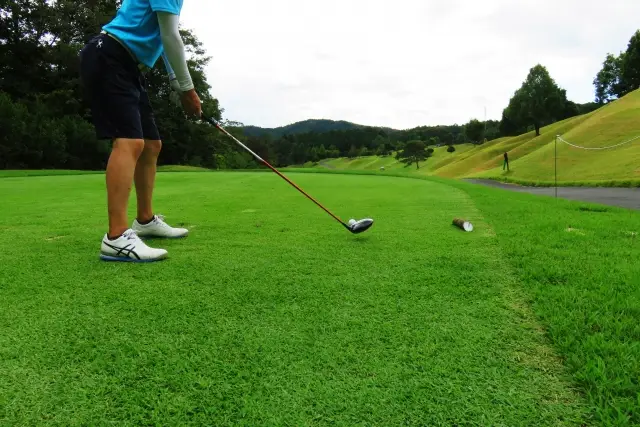 【図解】ゴルフのアドレス姿勢：正しいスタンスと姿勢の取り方ガイド